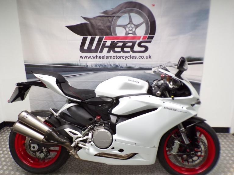 2016 DUCATI 959 PANIGALE WITH ONLY 7804 MILES FROM NEW