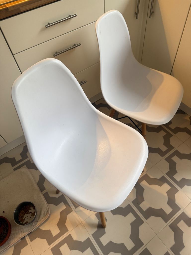 4 Dining chairs (whole set for 70£)