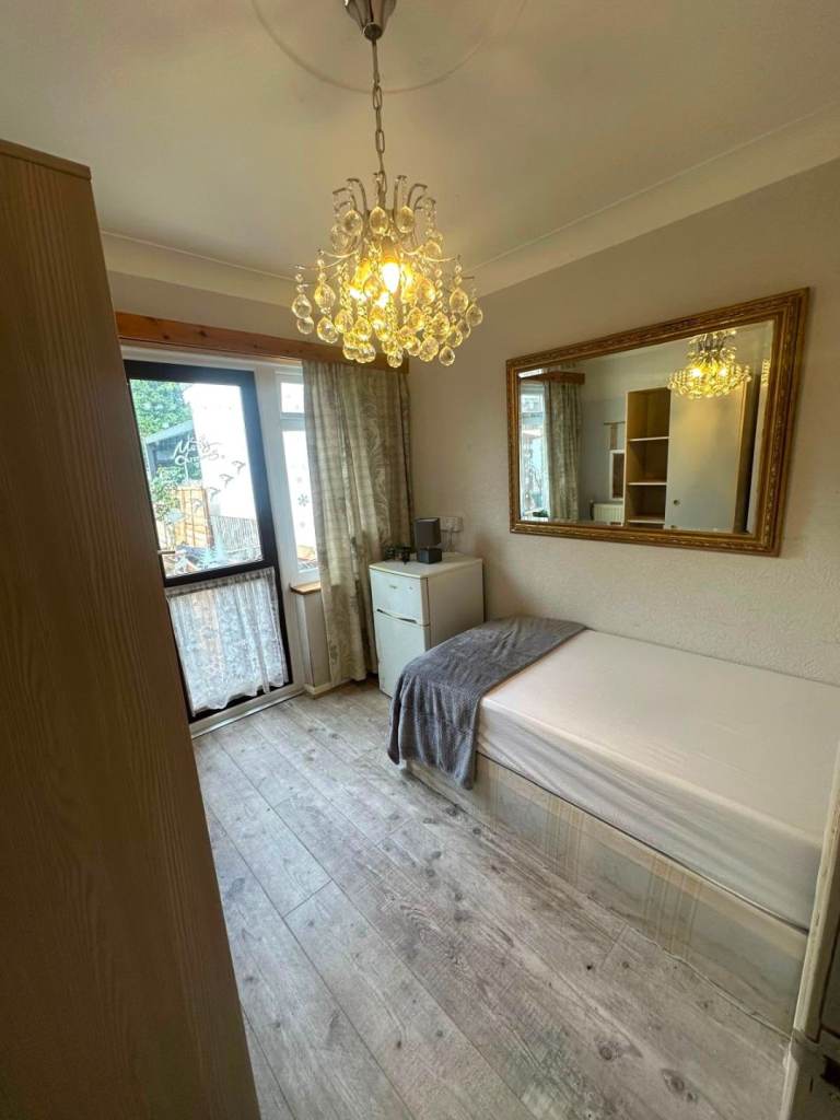 🌺2 Stylish Single Rooms for Rent – Enfield, EN3  | Available Now!