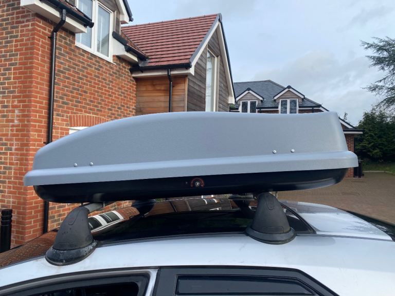 Halfords Roof box made by thule