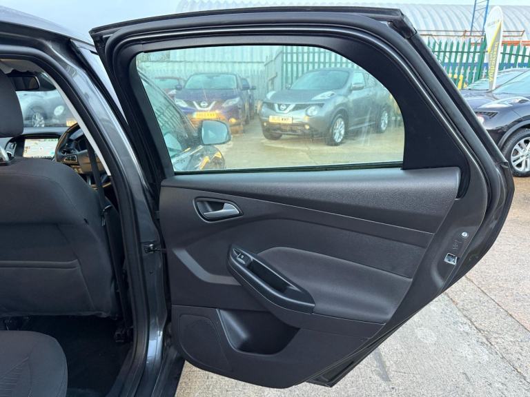 2015 Ford Focus 1.0T EcoBoost Titanium Euro 6 (s/s) 5dr HATCHBACK Petrol Manual