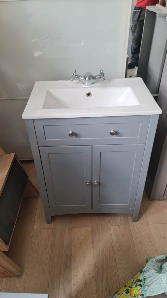 Vanity unit with mirror cabinet