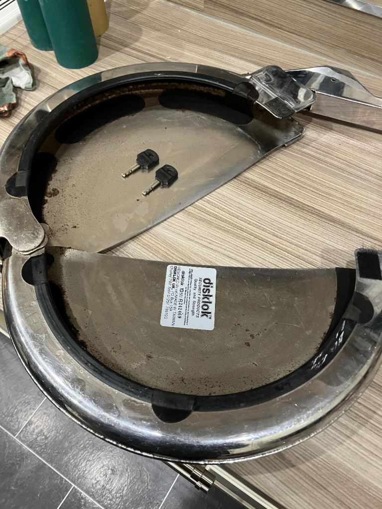 Disklok  Steering Wheel Lock - Small - with 2 x keys - Chrome Finish