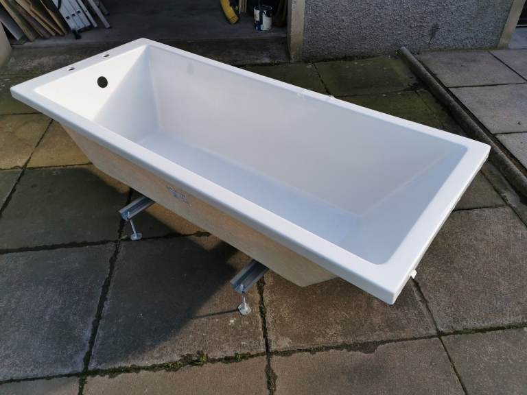 Adamsez Quadra 1700 x 700 white bath