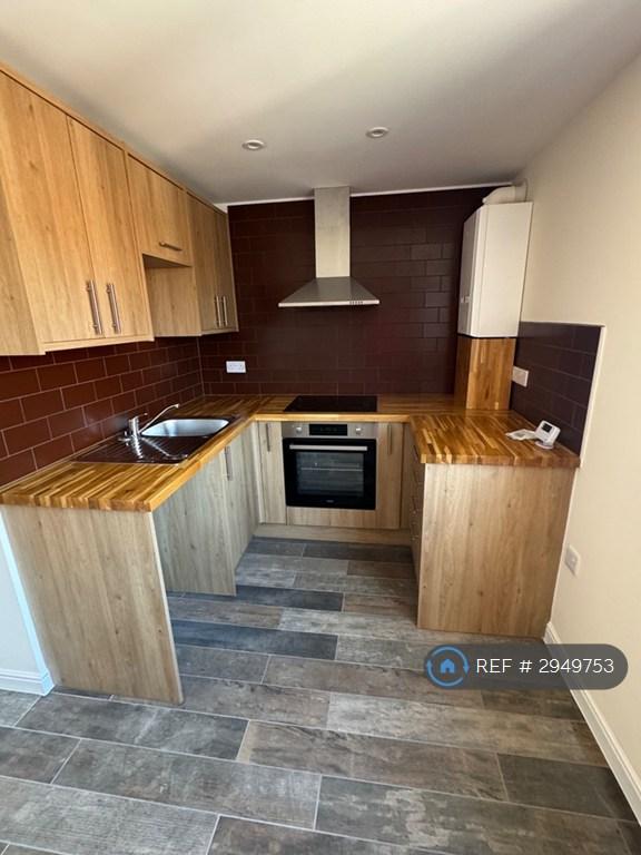 1 bedroom flat in Victoria Road, Ferndown, BH22 (1 bed) (#2949753)