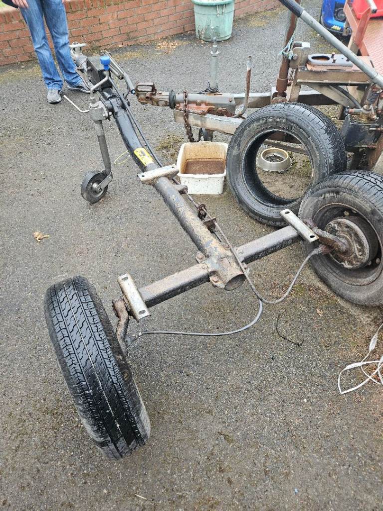 Small strong trailer chassis with wheels