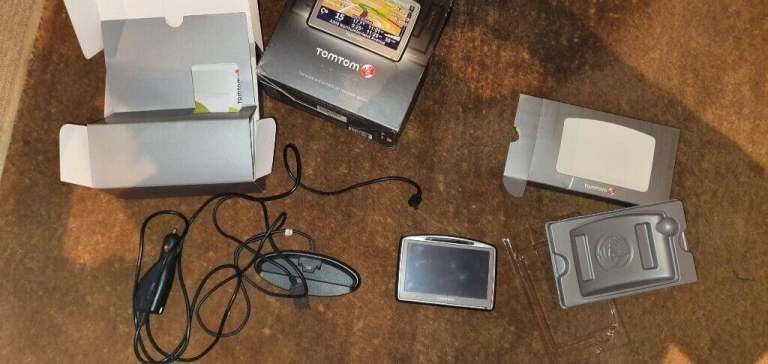 TomTom Go 720 Portable Car Navigation System 