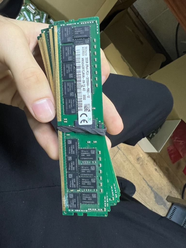 SK hynix 32GB DDR4-3200 ECC Registered Server RAM (2Rx4 RDIMM)