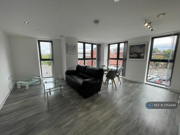 2 bedroom flat in Orange Grove House, Manchester, M14 (2 bed) (#2753444)