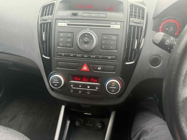 2010 Kia Ceed 1.6 3 5dr HATCHBACK Petrol Manual