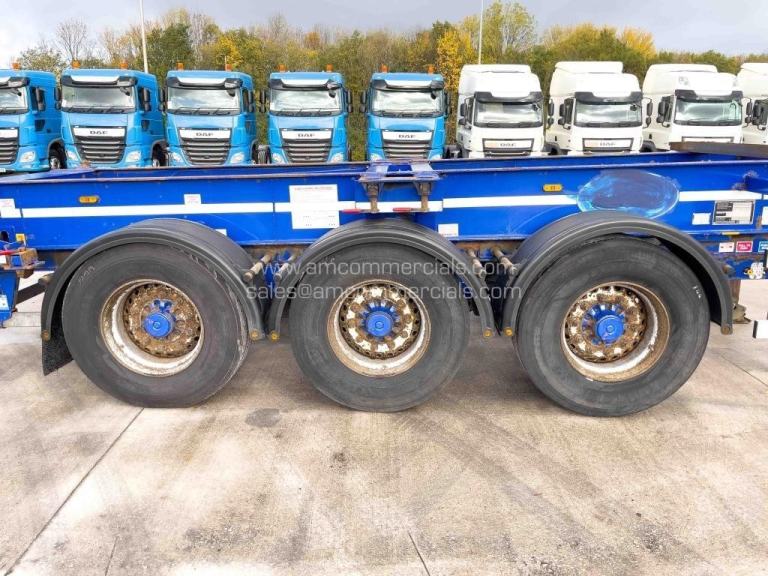DENNISON SLIDING SKELETAL TRAILER 