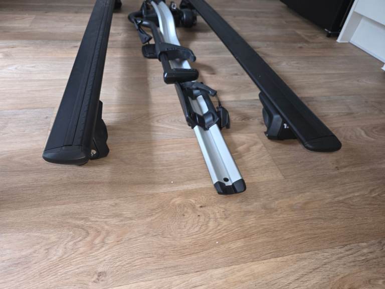  Roof bars and bike rack