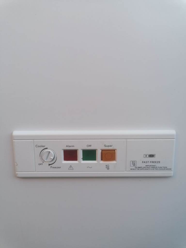 FREEZER CHEST FREEZER LARGE 255 LITRE CAPACITY INDESIT NICE CONDITION CAN DELIVER £230