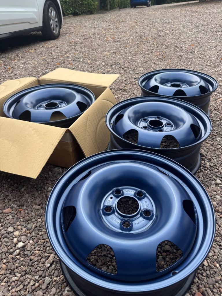 Genuine 17 inch VW transporter t5 t6 caravelle steel wheels four 7j5601027 950kg porsche indigo blue
