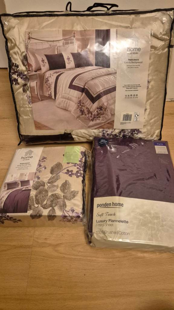 King size luxury bedspread, matching duvet and fitted sheet.