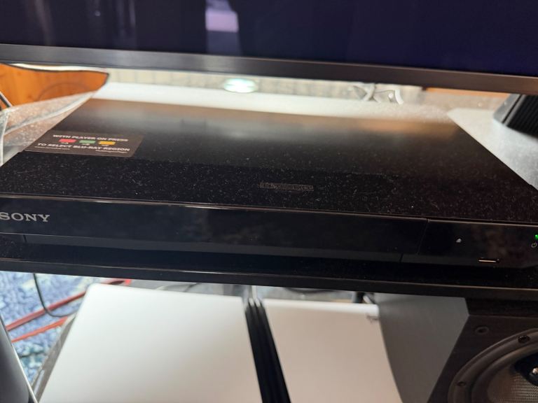 Sony UBP-X700 4K UHD Blu-ray Player Multiregion Blu-ray + Multi Region DVD