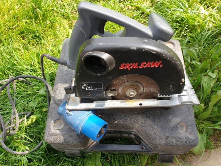 SKILSAW 110 VOLT 600W ELECTRIC SAW CIRCULAR SAW + CASE 110V SAW IN GOOD WORKING ORDER + CAN BE SEEN