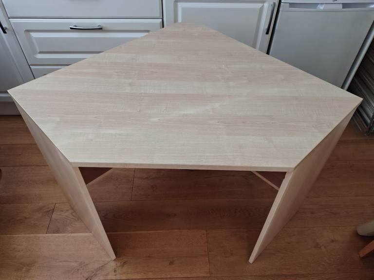 Light maple coloured corner desk