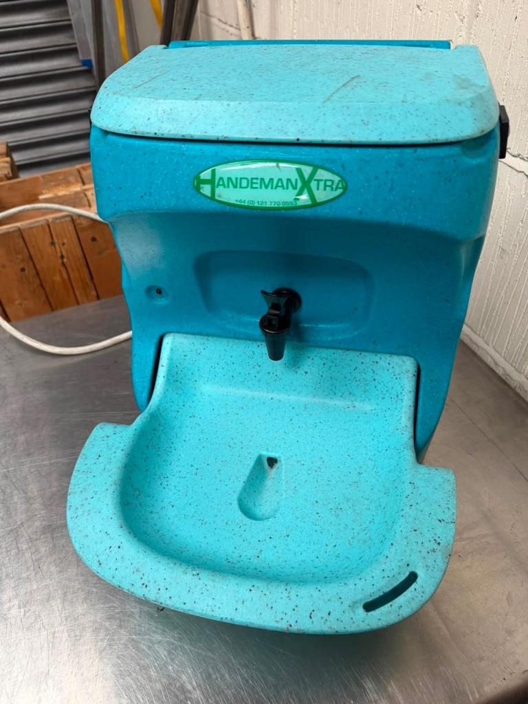 Handeman Xtra Portable Hot Water Sink – Good Condition