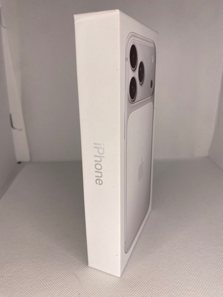 Apple iPhone 17 pro max silver sealed-unlocked-apple warranty 