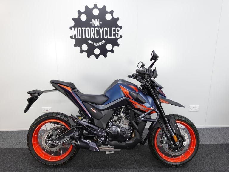 Zontes ZT125-U1 LCD. Stunning Hypermotard 125cc. Keyless & More!
