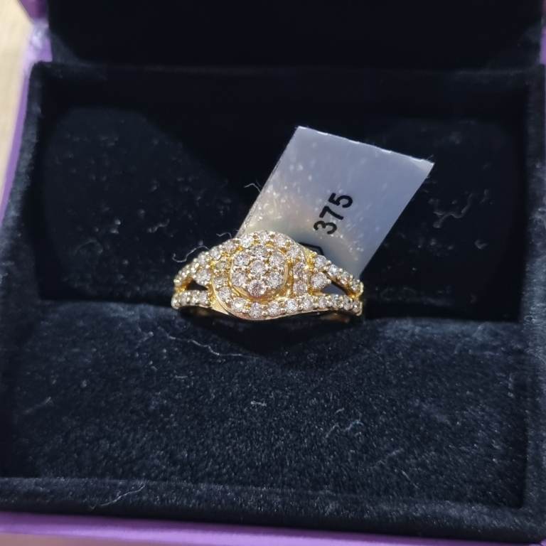 Gold 9ct Diamond cluster ring.  0.50ct. 