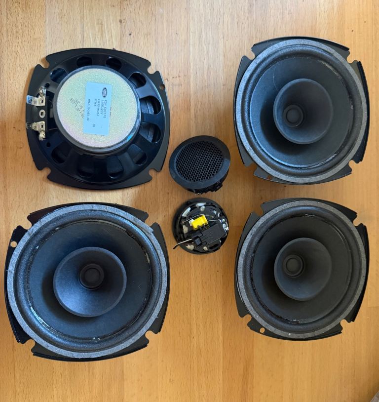 New Land Rover Defender speakers