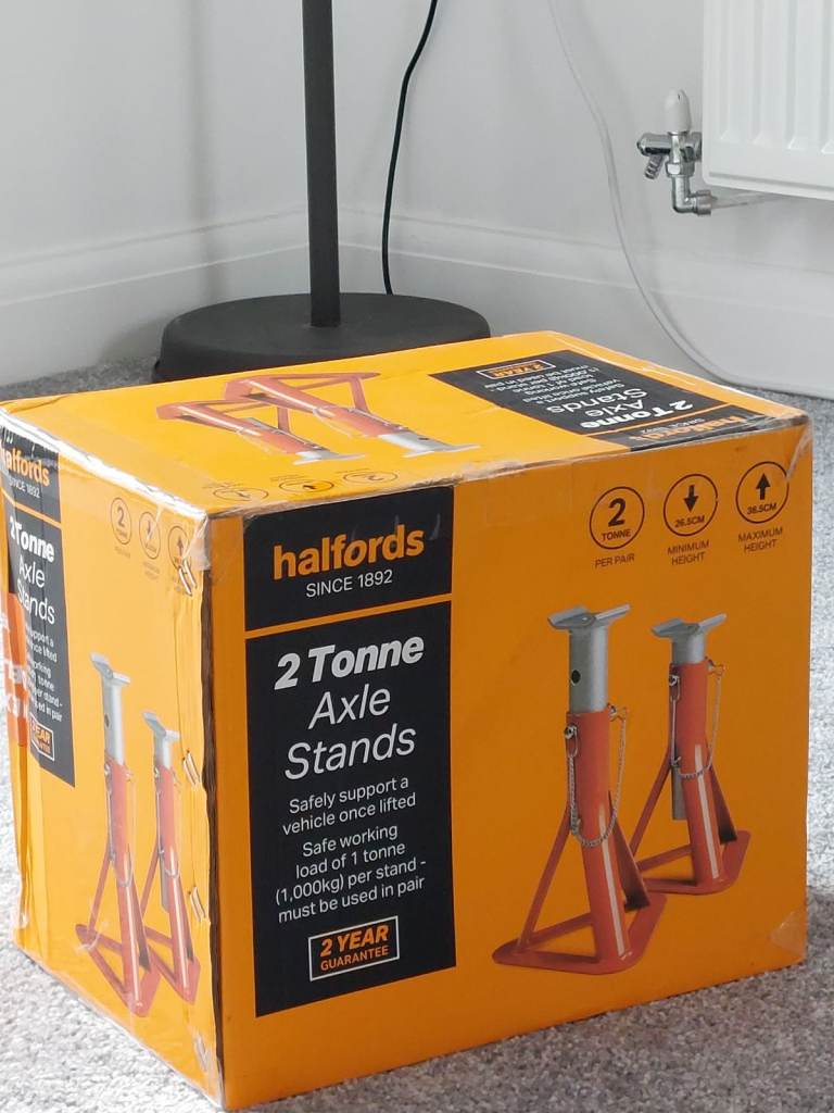 NEW Halfords 2 Tonne Axle Stands