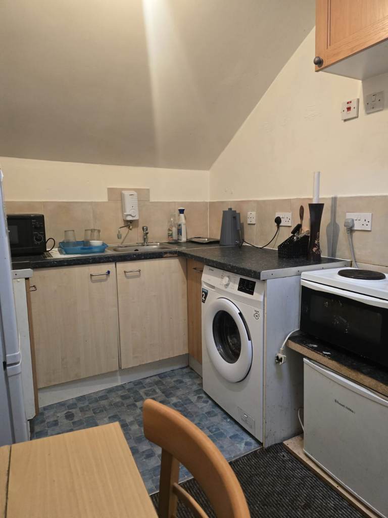 Spacious 1 Bedroom Flat in Kilburn - DSS Considered
