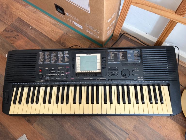 Yamaha PSR-530 electric keyboard 