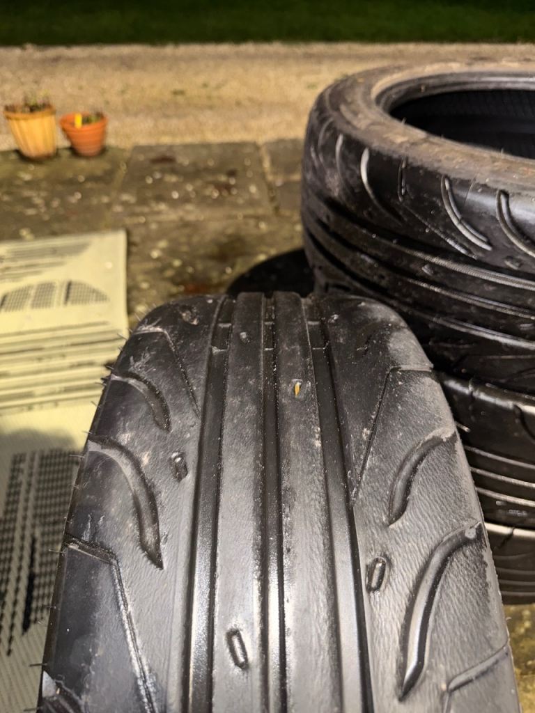 Accelera Semi-Slick Sport Tyres