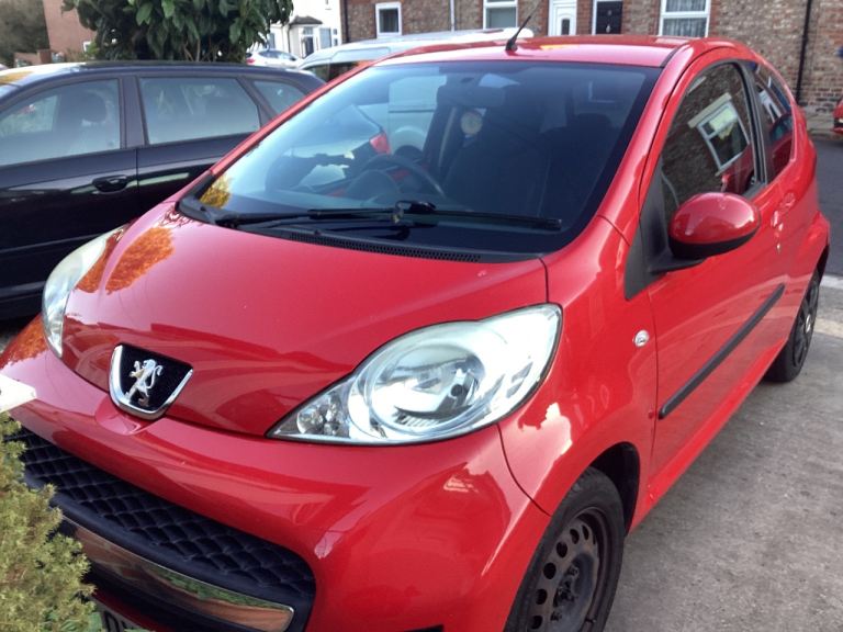 Peugeot, 107,  3 doorHatchback, 2010, Manual,