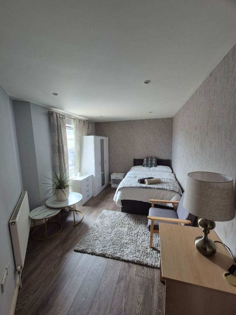 Double room shared in 3 bed flat