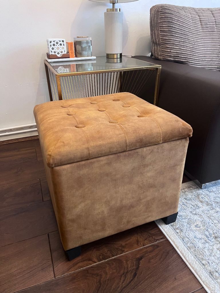 Beautiful solid velvet ottoman storage box. Excellent condition. 