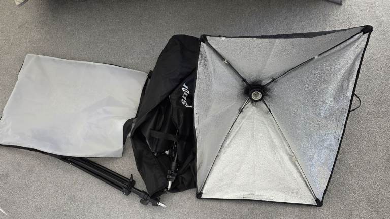 Photography Softbox Light Kit 2 x lights with Stand and Bulb