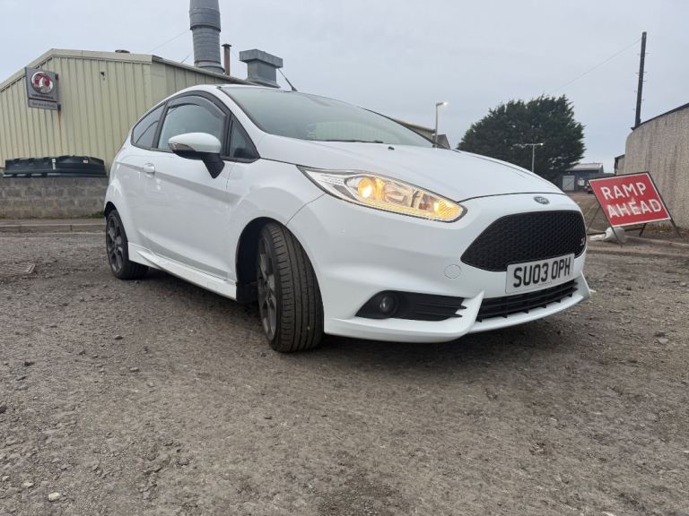Ford, FIESTA, Hatchback, 2016, Manual, 1596 (cc), 3 doors