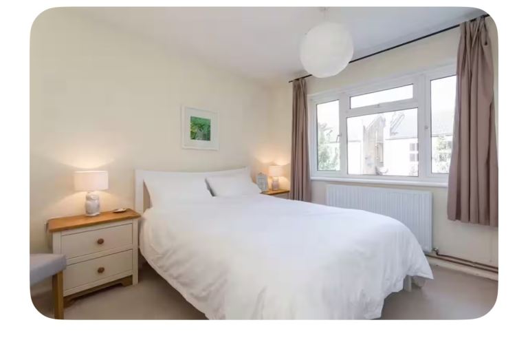 Large double room near Richmond Bridge 