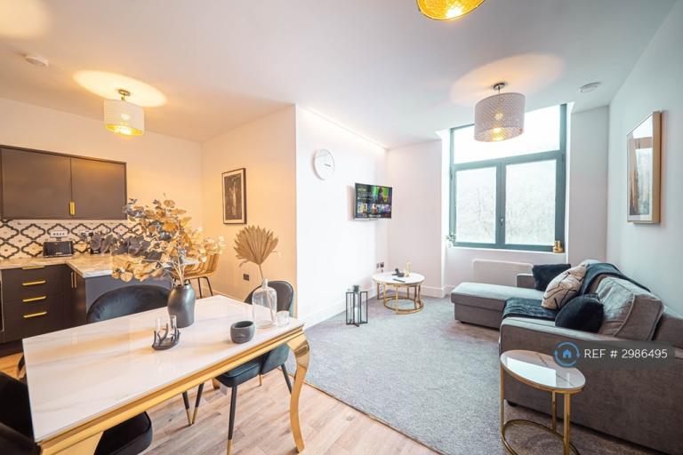3 bedroom flat in Stanley Mills, Huddersfield, HD3 (3 bed) (#2986495)