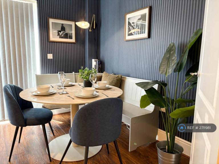 4 bedroom house in Edgewood Road, Manchester, M9 (4 bed) (#2711981)