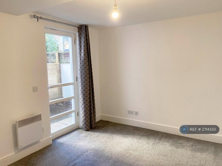2 bedroom flat in Cranbourne Terrace, Manchester, M21 (2 bed) (#2714333)