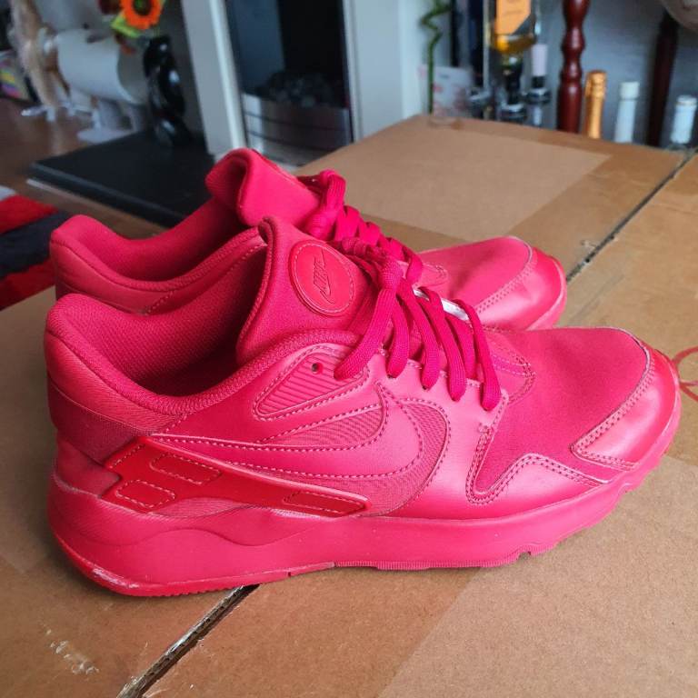Genuine nike trainers size 9 