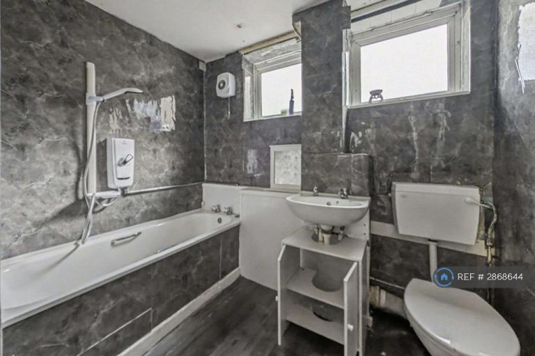 3 bedroom flat in Benwell Close, Newcastle Upon Tyne, NE15 (3 bed) (#2868644)