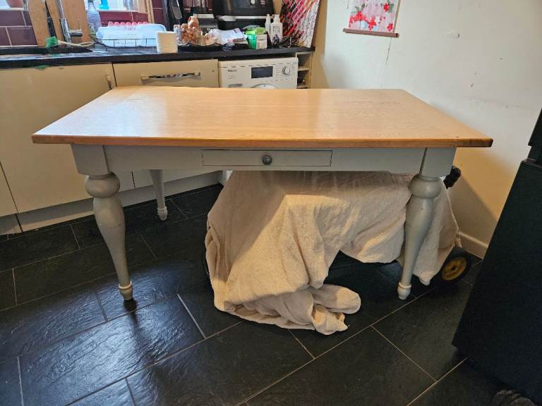 Willis & Gambier dining table 