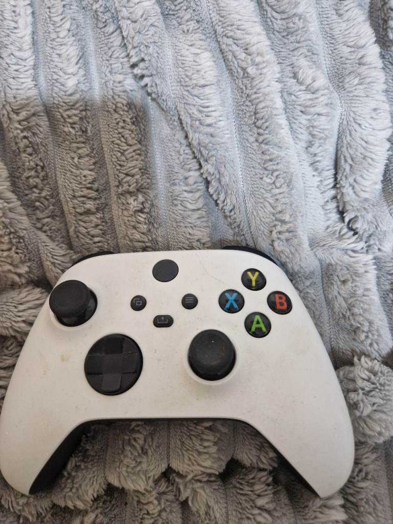 Xbox Series X/S Controller with Venom Charging Dock – White, Good ...