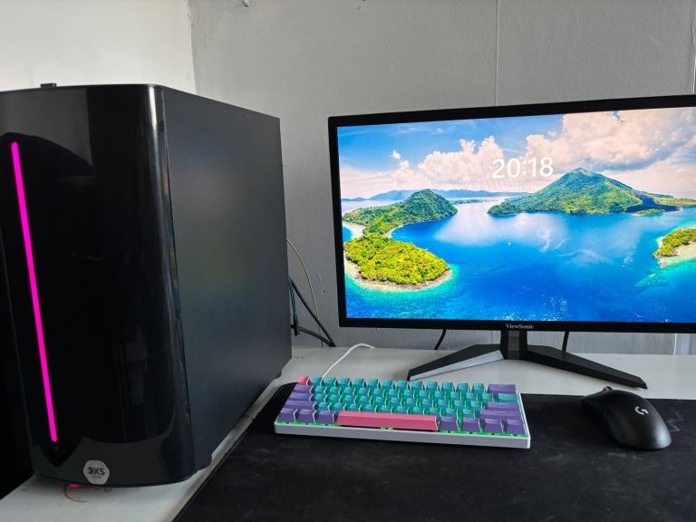 Gaming PC (Monitor, Mouse, Keyboard included)