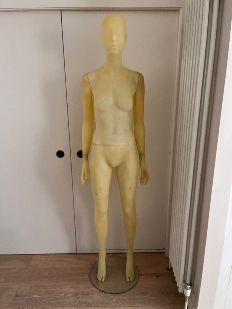 Realistic fibreglass mannequin 