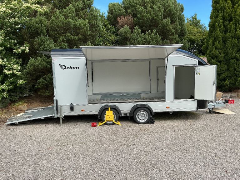 Debon C1000 car transporter Gull wing doors
