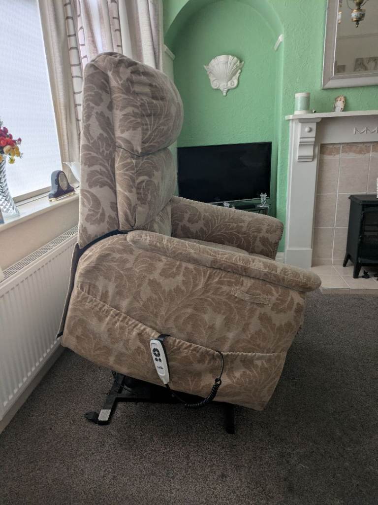 Recliner chair 