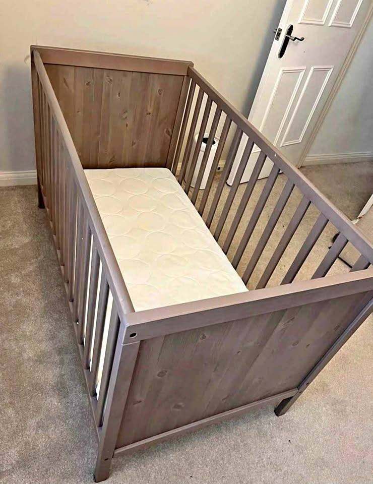 Ikea SUNDVIK baby cot