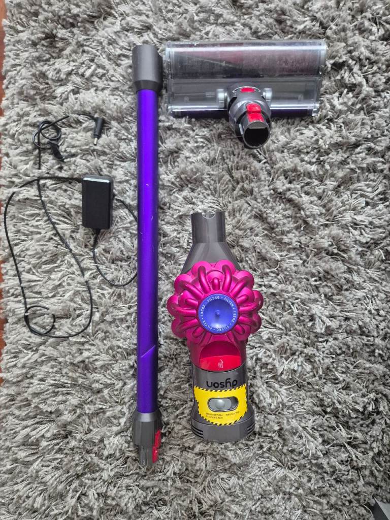 Dyson v7 vacuum cleaner - for parts 